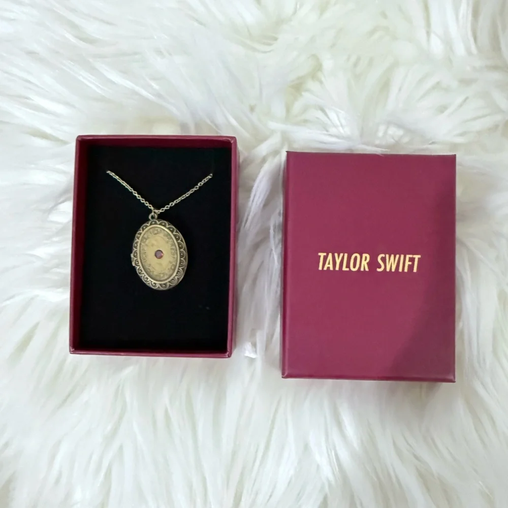 We’ll Run Locket - Picture 1 of 1